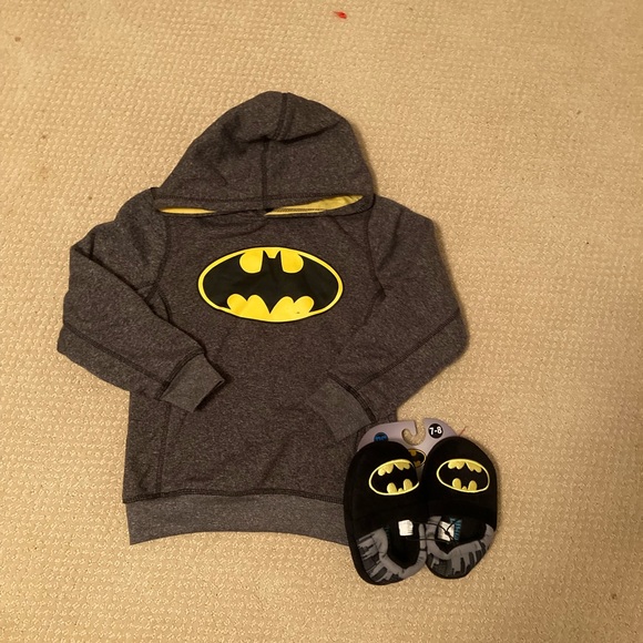 NWT BATMAN DIO HOODIE (5/6) AND SLIPPERS(7/8) - Picture 4 of 5